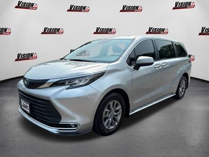 Used 2022 Toyota Sienna XLE