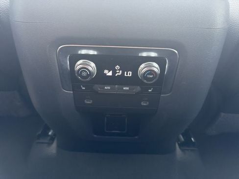 Used 2023 GMC Yukon Denali RWD image 24