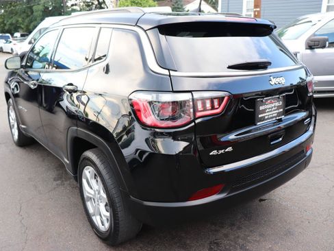 Used 2024 Jeep Compass Latitude AWD/4WD image 3