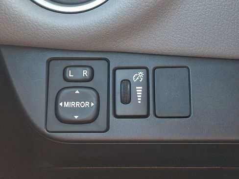 Used 2016 Toyota Yaris LE FWD image 22