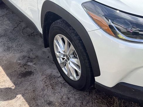 Used 2025 Toyota Corolla Cross LE FWD image 4