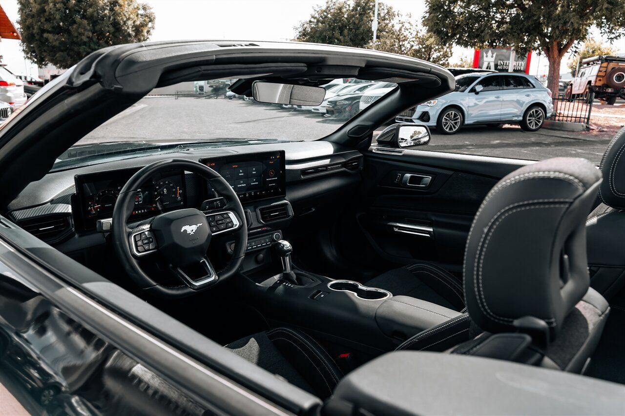 Used 2024 Ford Mustang Convertible RWD image 41