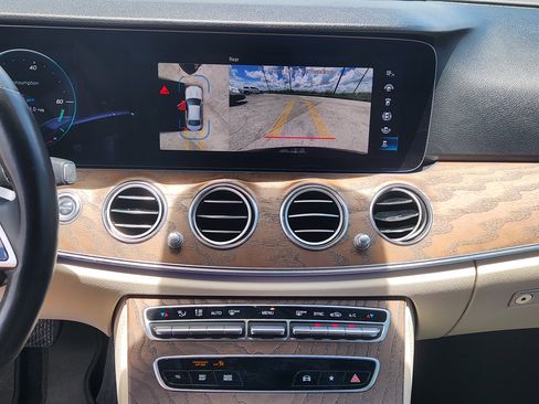 Used 2022 Mercedes-Benz E 350 Sedan image 18