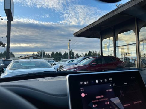 Used 2025 Jeep Compass Limited image 17