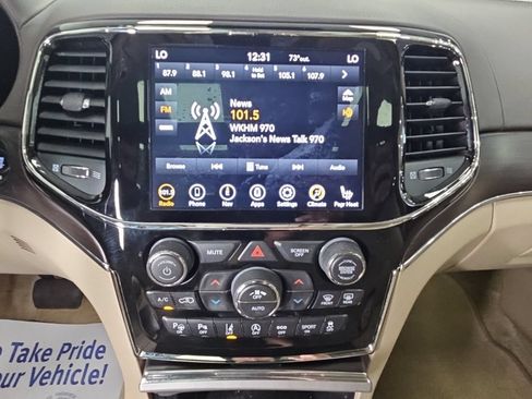 Used 2019 Jeep Grand Cherokee Overland AWD/4WD image 13