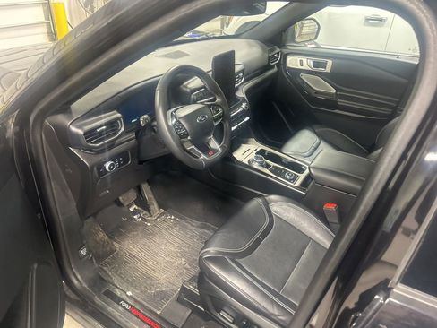 Used 2023 Ford Explorer ST w/ Equipment Group 401A image 2