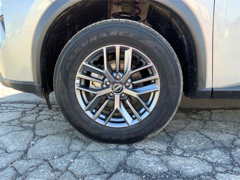 Used 2024 Nissan Rogue S image 24