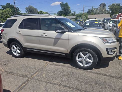 Used 2017 Ford Explorer XLT w/ Equipment Group 202A AWD/4WD image 7