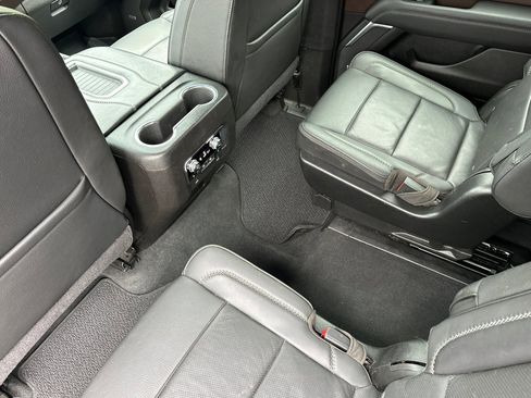 Used 2021 GMC Yukon Denali image 12