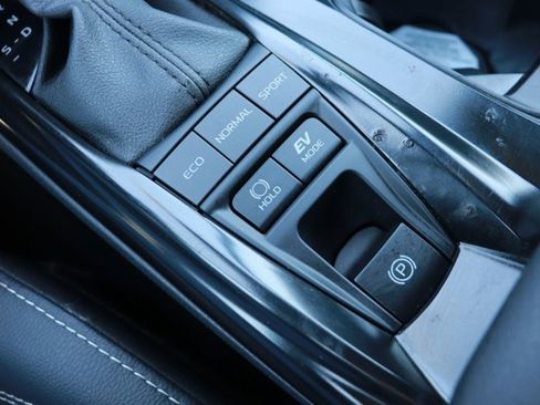 Used 2025 Toyota Camry SE image 18