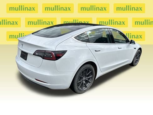 Used 2020 Tesla Model 3 Standard Range Plus image 2