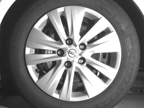 Used 2025 Nissan Sentra S image 14