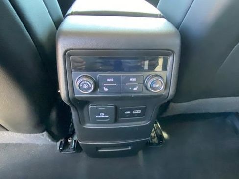 Used 2021 GMC Acadia Denali w/ Denali Ultimate Package AWD/4WD image 14