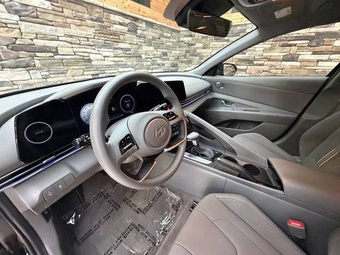 Used 2024 Hyundai Elantra SEL FWD image 22