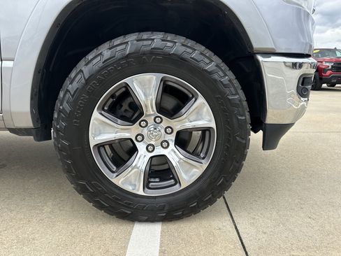 Used 2019 RAM 1500 Laramie AWD/4WD image 13