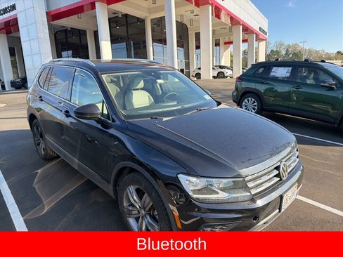 Used 2021 Volkswagen Tiguan SEL image 2