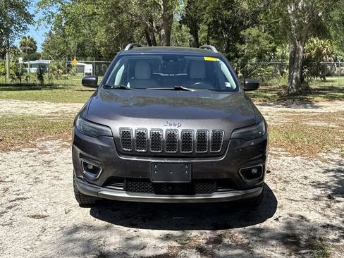 Used 2019 Jeep Cherokee Limited w/ Luxury Group AWD/4WD image 3