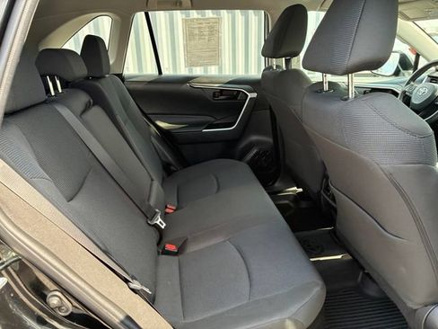 Used 2022 Toyota RAV4 LE AWD/4WD image 17