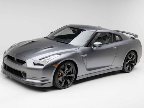 Used 2010 Nissan GT-R Premium AWD/4WD image 1