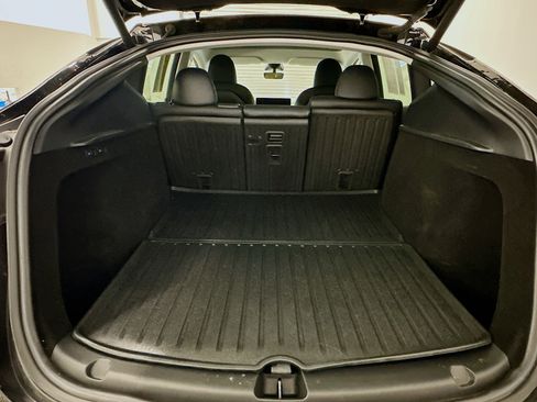 Used 2023 Tesla Model Y Long Range image 29