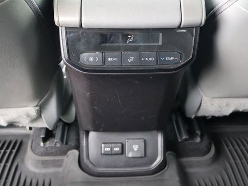 Used 2022 Toyota Highlander Limited image 26
