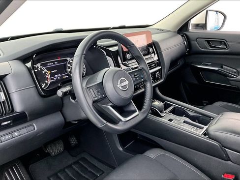 Used 2024 Nissan Pathfinder SV FWD image 16