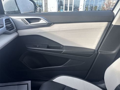 New 2026 Volkswagen Taos SEL image 24