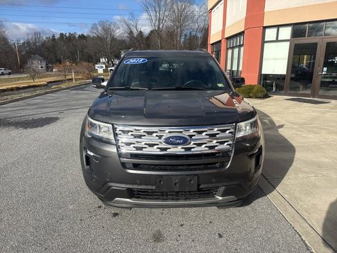 Used 2018 Ford Explorer XLT w/ Equipment Group 202A image 2