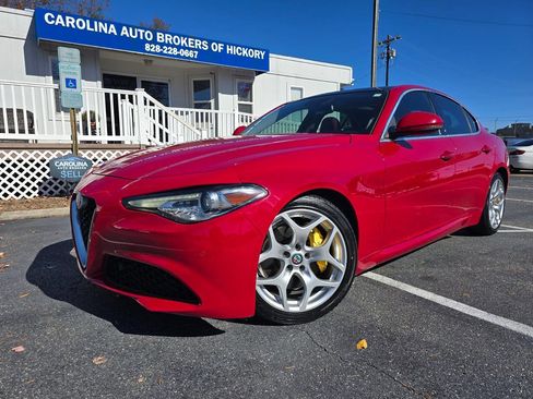Used 2018 Alfa Romeo Giulia Ti image 2