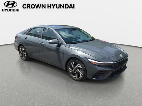 Used 2024 Hyundai Elantra SEL w/ Convenience Package FWD image 3