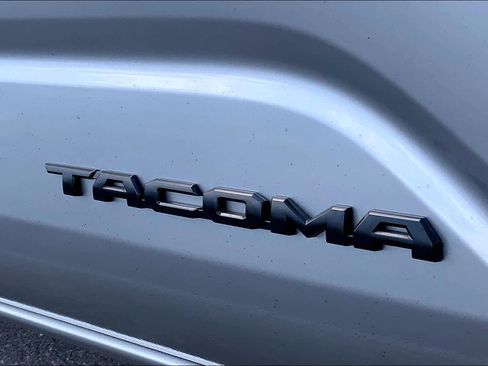 Used 2025 Toyota Tacoma TRD Sport image 30