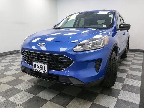 Used 2021 Ford Escape SE w/ SE Sport Appearance Package AWD/4WD image 4