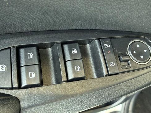 Certified 2025 Kia Seltos S FWD image 21