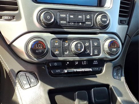 Used 2020 Chevrolet Suburban LT AWD/4WD image 23