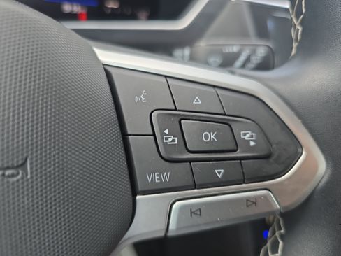 Used 2022 Volkswagen Tiguan SE FWD image 19