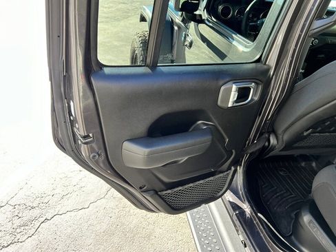 Used 2023 Jeep Wrangler Unlimited Rubicon 4xe image 23