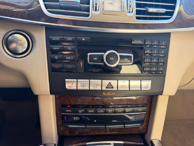 Used 2014 Mercedes-Benz E 250 BlueTEC 4MATIC Sedan image 20