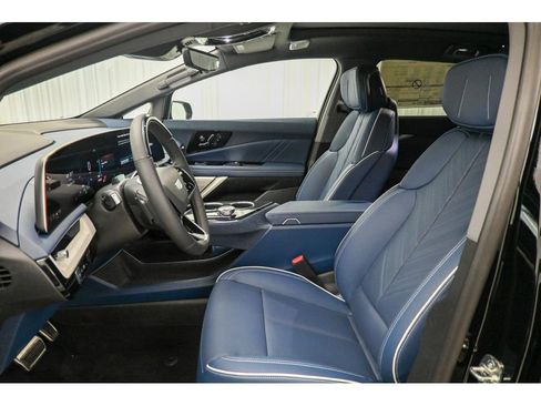 New 2026 Cadillac Optiq Luxury 2 image 21