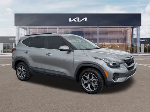 Certified 2021 Kia Seltos EX AWD/4WD image 2