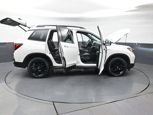 Certified 2024 Honda Passport Black Edition image 51