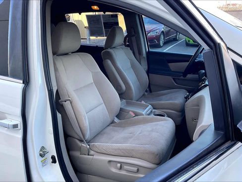 Used 2017 Honda Odyssey SE image 8