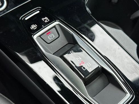 Used 2025 Audi Q6 e-tron Premium w/ Convenience Package image 21