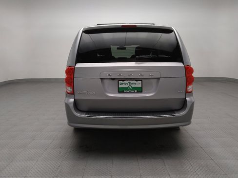 Used 2020 Dodge Grand Caravan SXT image 6