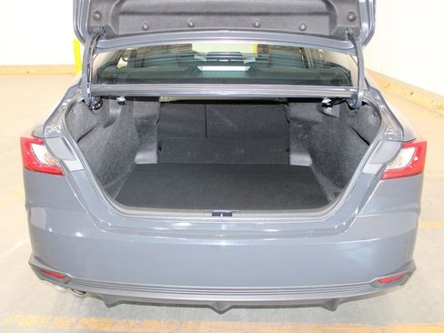 Used 2025 Toyota Camry SE image 8