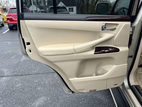 Used 2013 Lexus LX 570 4WD w/ Luxury Pkg image 18