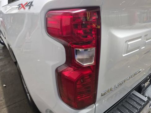 Used 2025 Chevrolet Silverado 1500 LT AWD/4WD image 36