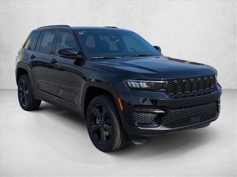 New 2025 Jeep Grand Cherokee Altitude image 3