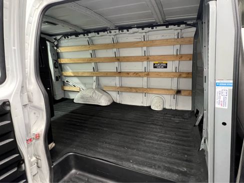 Used 2014 GMC Savana 2500 image 10