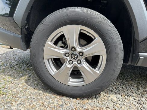 Used 2022 Toyota RAV4 LE AWD/4WD image 9