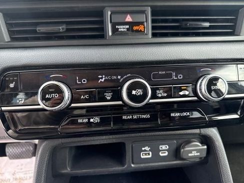 Certified 2023 Honda Pilot Touring image 13